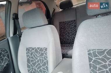 Седан Daewoo Lanos 2002 в Ромнах