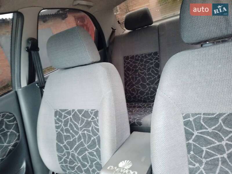 Седан Daewoo Lanos 2002 в Ромнах