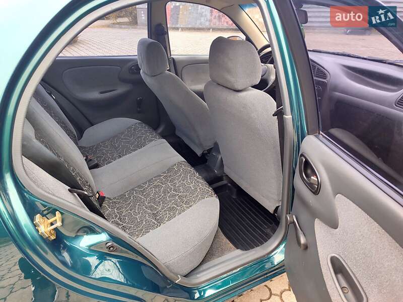 Седан Daewoo Lanos 2004 в Павлограді