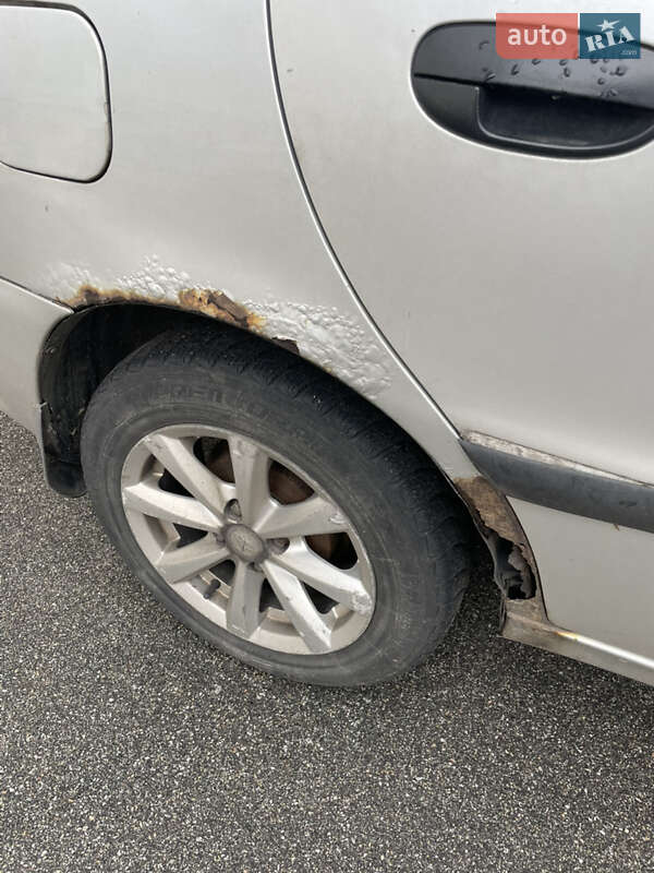 Седан Daewoo Lanos 2004 в Києві