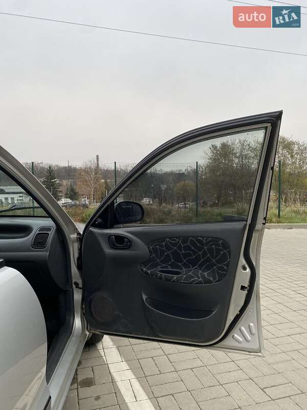 Седан Daewoo Lanos 2004 в Львові
