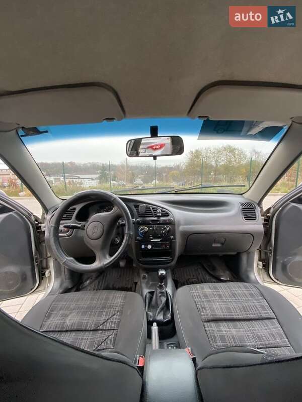 Седан Daewoo Lanos 2004 в Львові