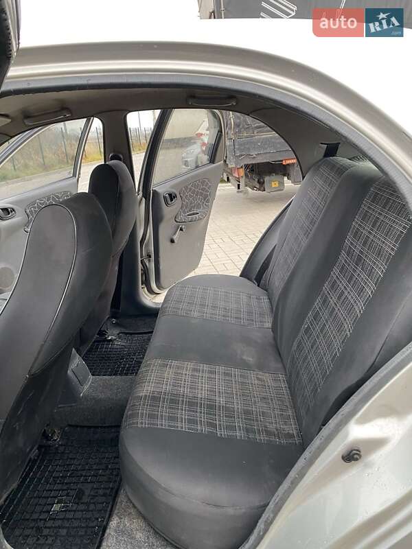 Седан Daewoo Lanos 2004 в Львові
