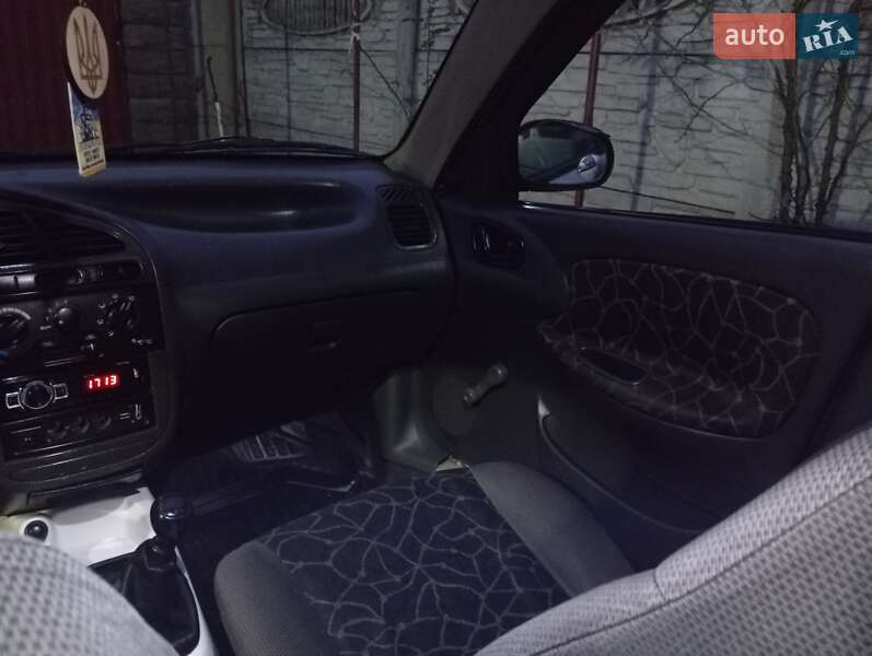 Седан Daewoo Lanos 2004 в Нововолынске