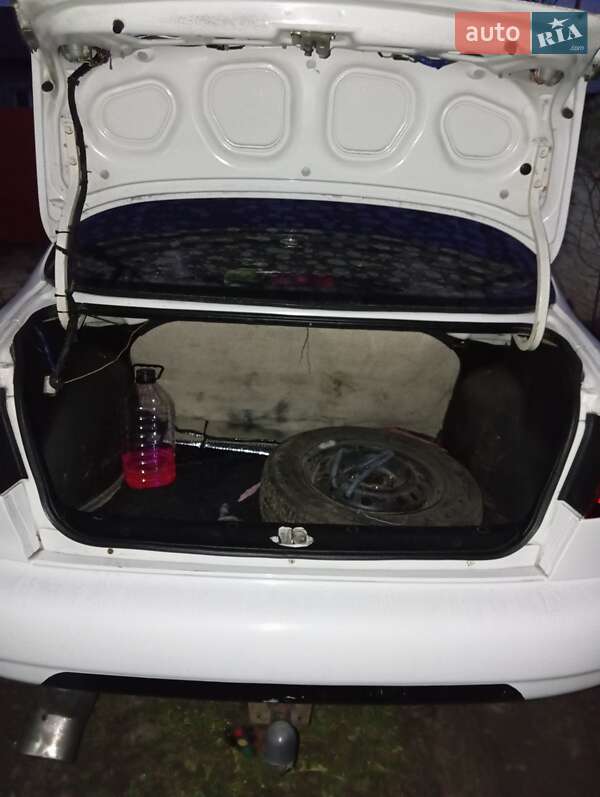 Седан Daewoo Lanos 2004 в Нововолынске