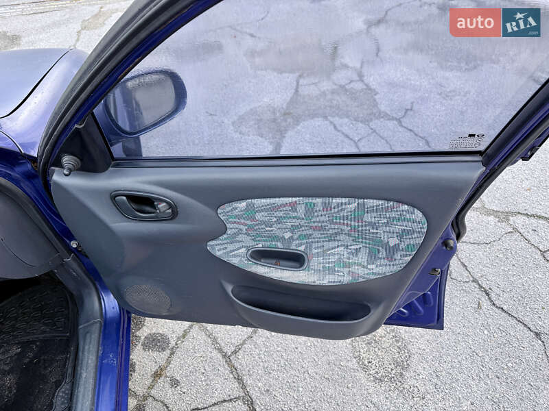 Седан Daewoo Lanos 1999 в Кам'янському