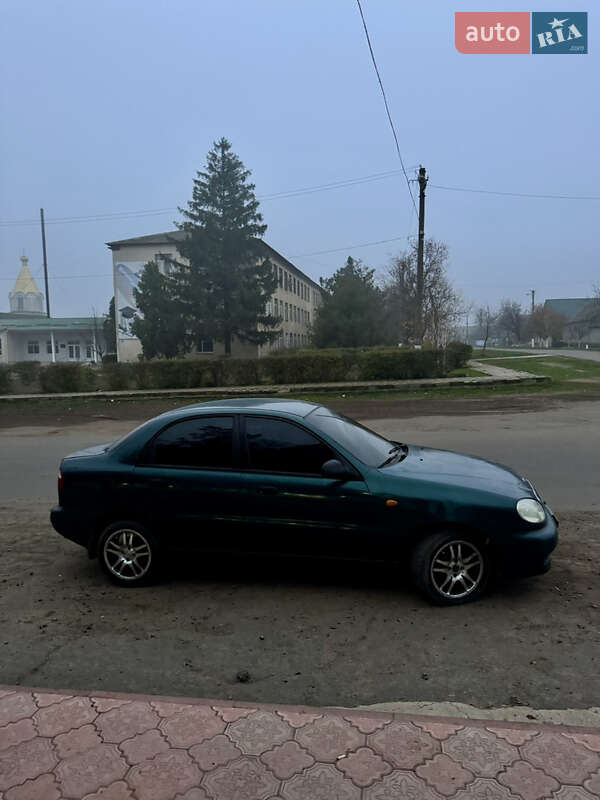 Седан Daewoo Lanos 2002 в Арцизові