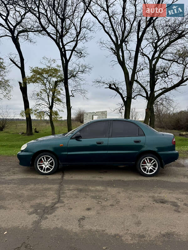 Седан Daewoo Lanos 2002 в Арцизові
