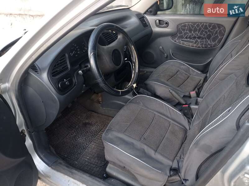 Седан Daewoo Lanos 2002 в Полтаве
