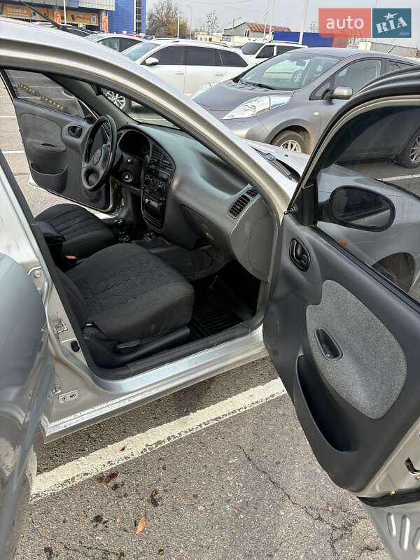 Седан Daewoo Lanos 2006 в Дніпрі