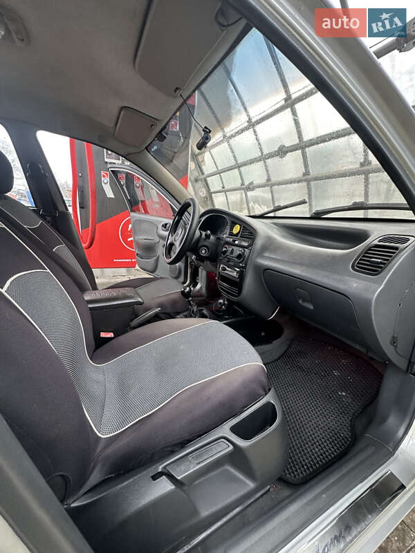 Седан Daewoo Lanos 2005 в Львове