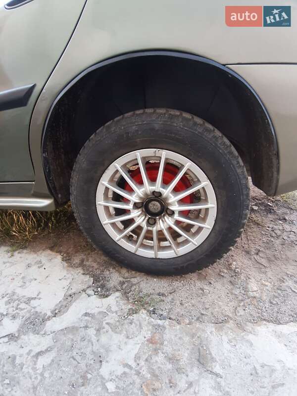 Седан Daewoo Lanos 2004 в Дніпрі