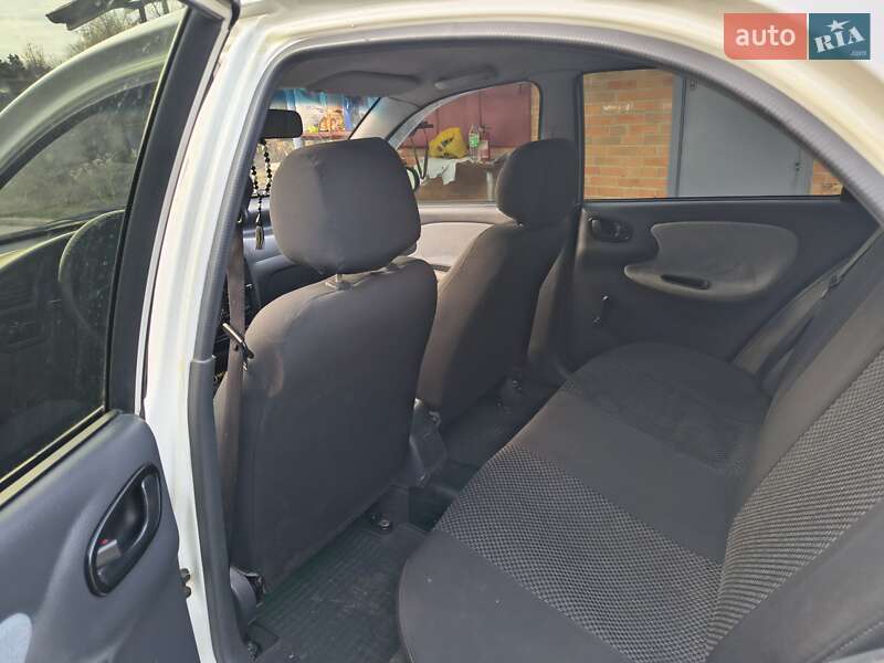 Седан Daewoo Lanos 2004 в Чернигове