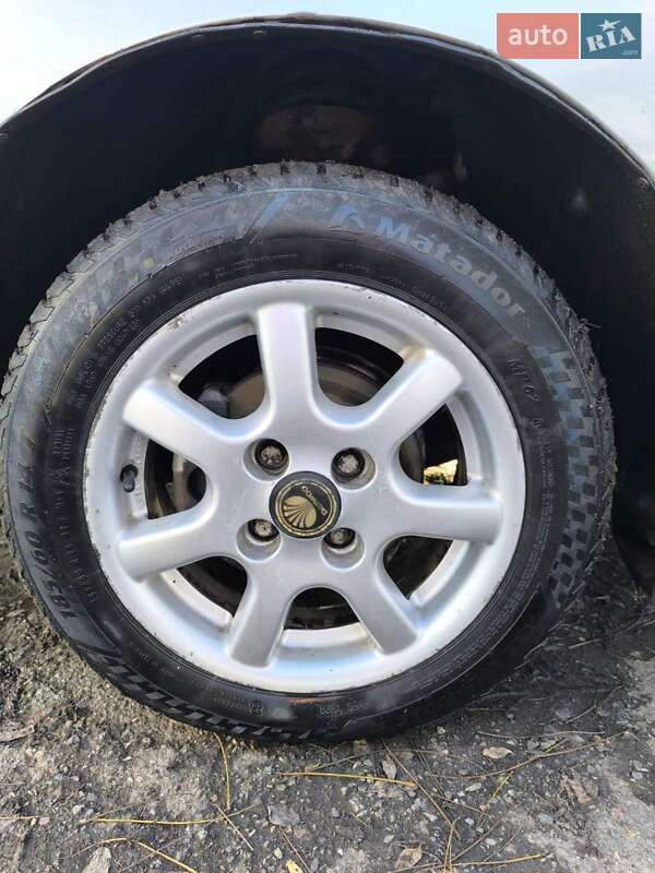 Седан Daewoo Lanos 2003 в Компаніївці