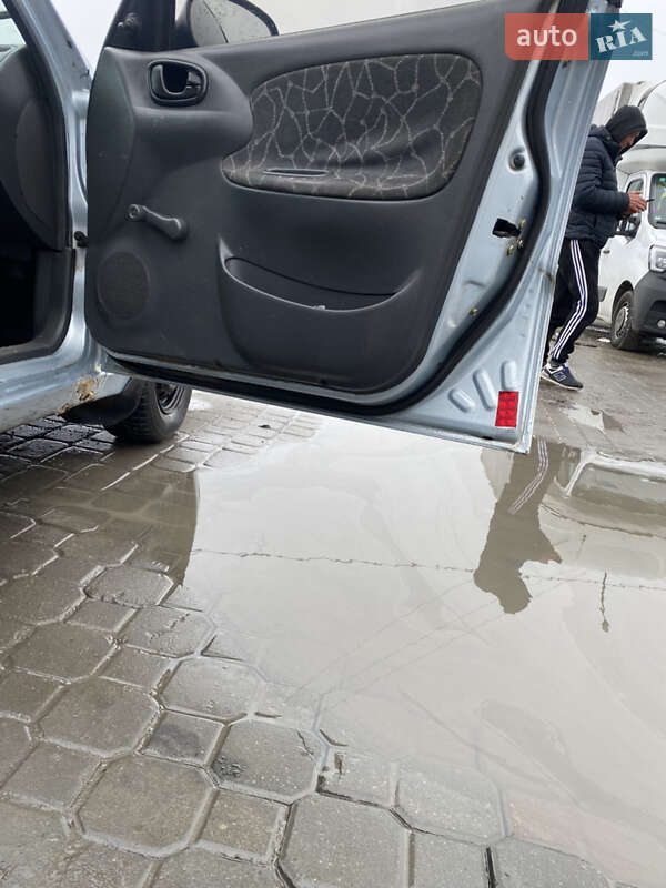 Седан Daewoo Lanos 2003 в Львове