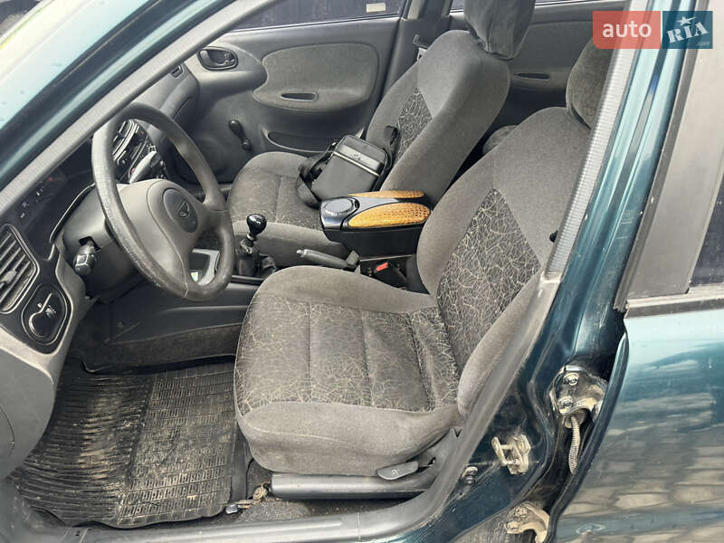 Седан Daewoo Lanos 2004 в Волочиске