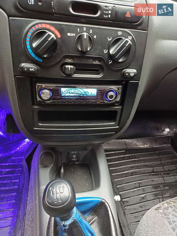 Седан Daewoo Lanos 2006 в Золочеві