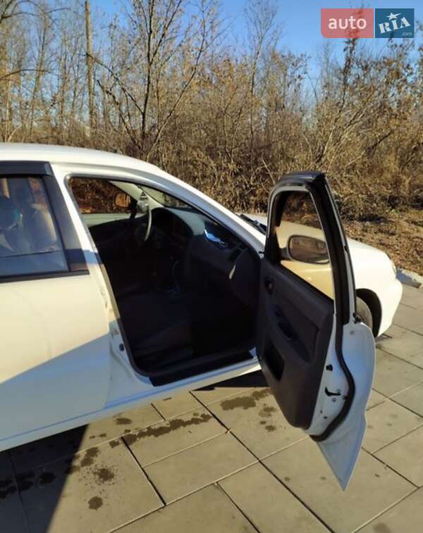 Седан Daewoo Lanos 2012 в Синельниково