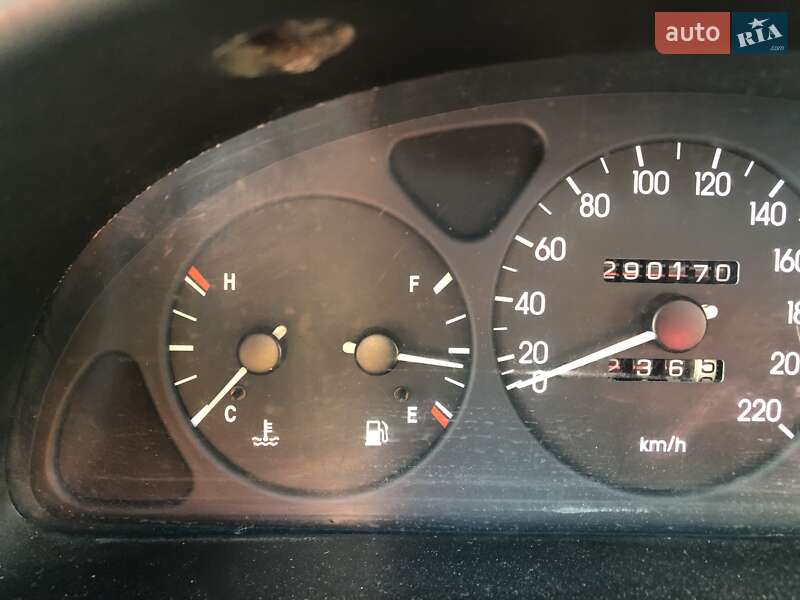 Седан Daewoo Lanos 2004 в Луцке