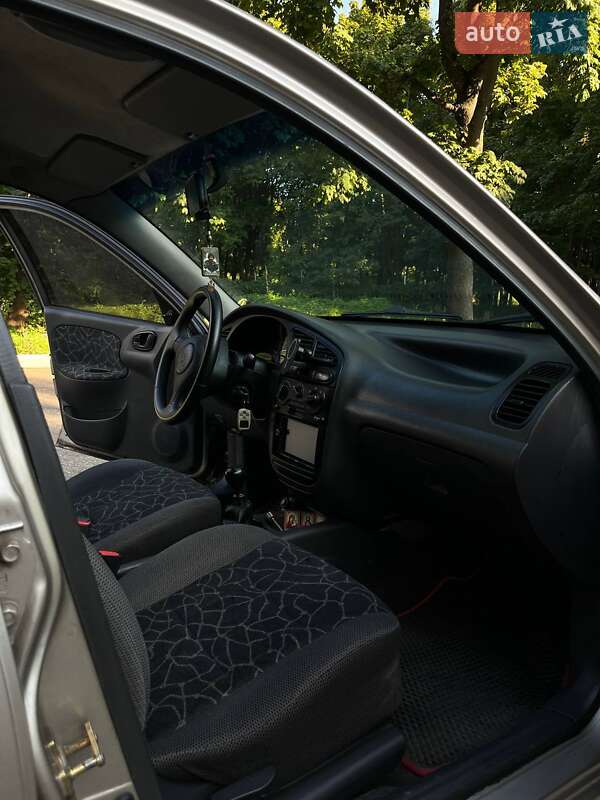 Седан Daewoo Lanos 2004 в Харькове