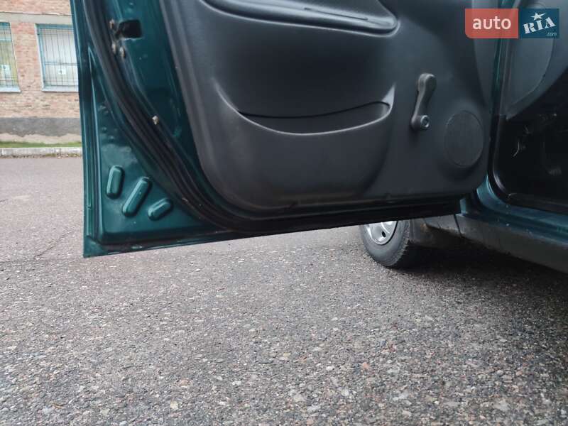 Седан Daewoo Lanos 2000 в Александрие