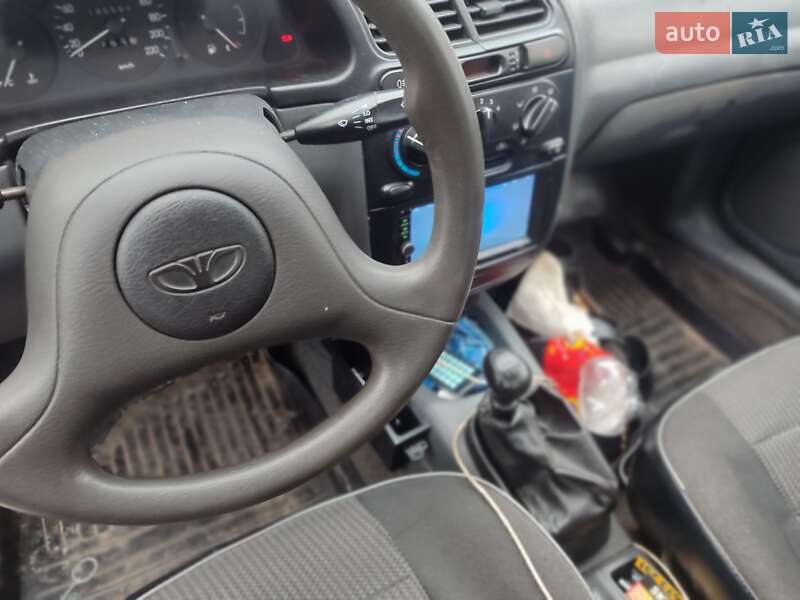 Седан Daewoo Lanos 2005 в Остроге