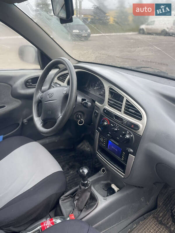 Седан Daewoo Lanos 2003 в Ровно