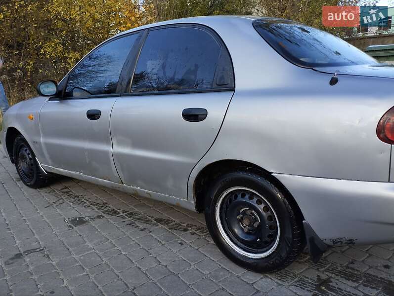 Седан Daewoo Lanos 1998 в Львове
