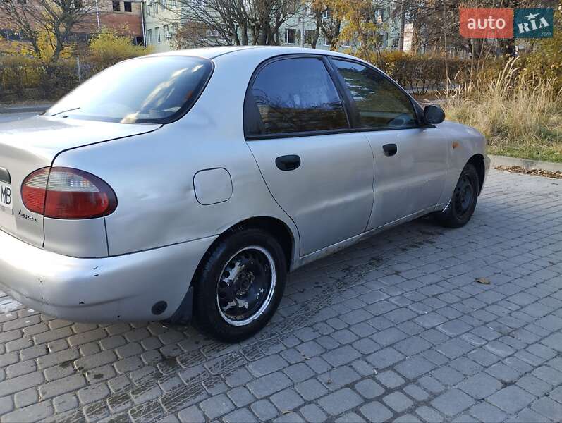 Седан Daewoo Lanos 1998 в Львове