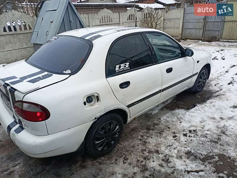 Седан Daewoo Lanos 2003 в Чернівцях