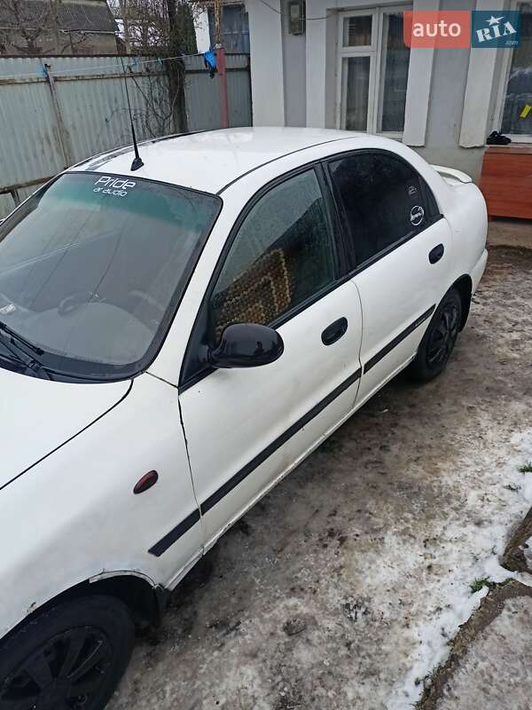 Седан Daewoo Lanos 2003 в Чернівцях