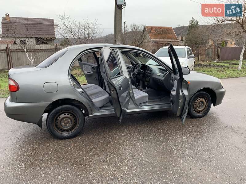 Седан Daewoo Lanos 2002 в Кривом Роге