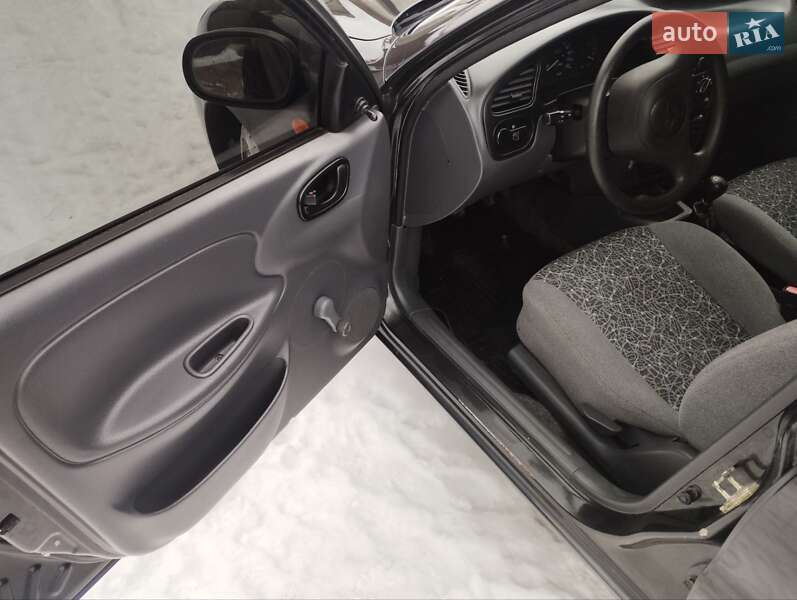 Седан Daewoo Lanos 2009 в Монастыриске