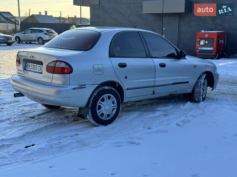 Седан Daewoo Lanos 2005 в Ровно