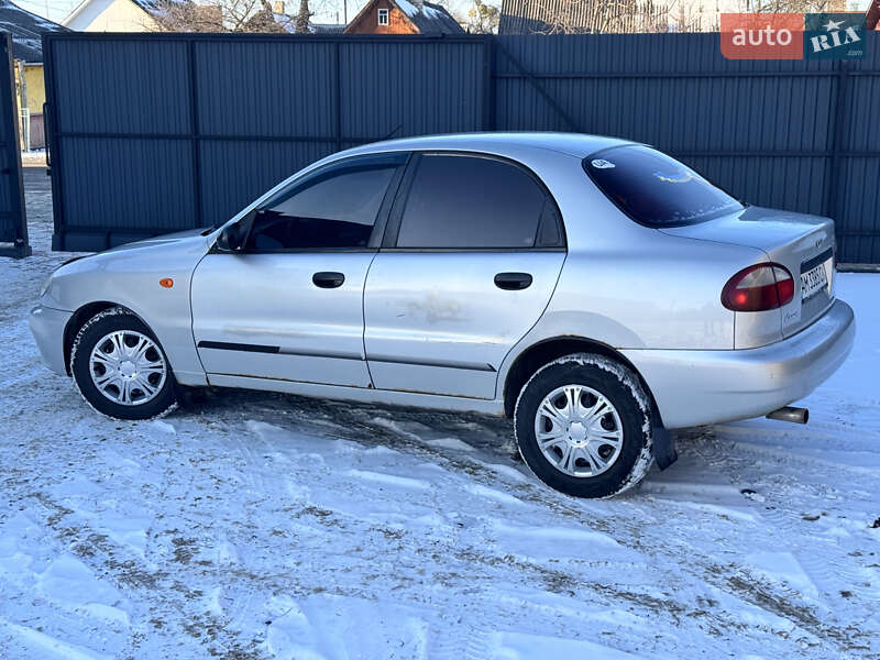 Седан Daewoo Lanos 2005 в Ровно