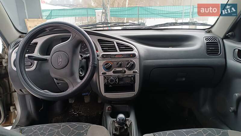 Седан Daewoo Lanos 2002 в Житомире