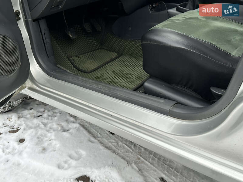 Седан Daewoo Lanos 2004 в Кривом Роге