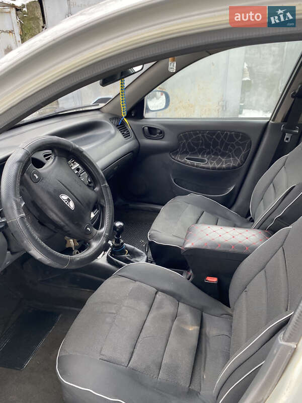 Седан Daewoo Lanos 2003 в Днепре