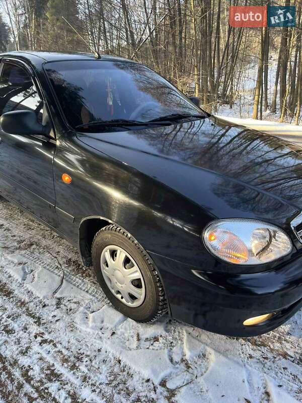Седан Daewoo Lanos 2012 в Тростянці