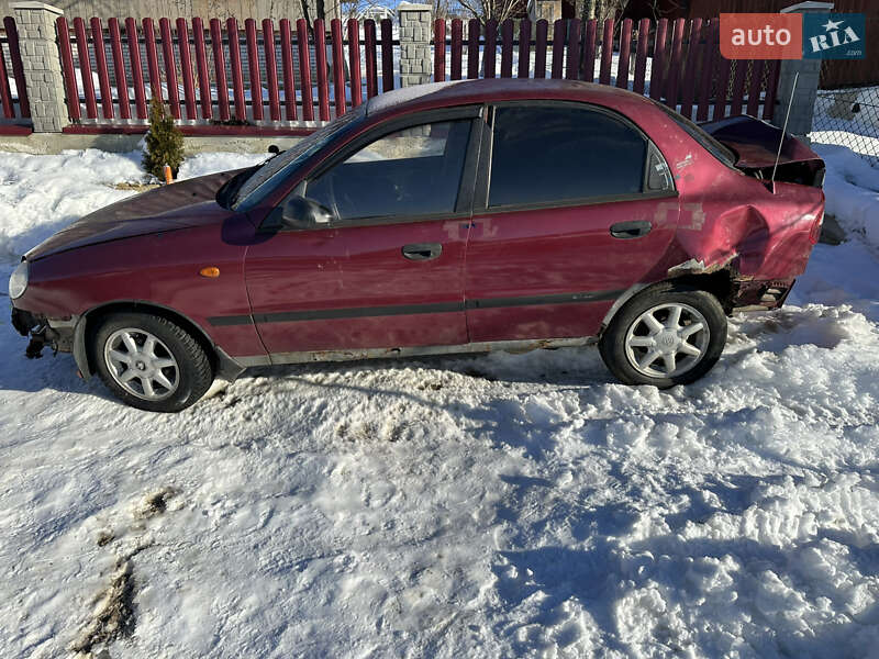 Седан Daewoo Lanos 2001 в Львові