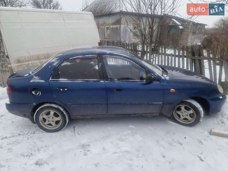 Седан Daewoo Lanos 2001 в Ромнах