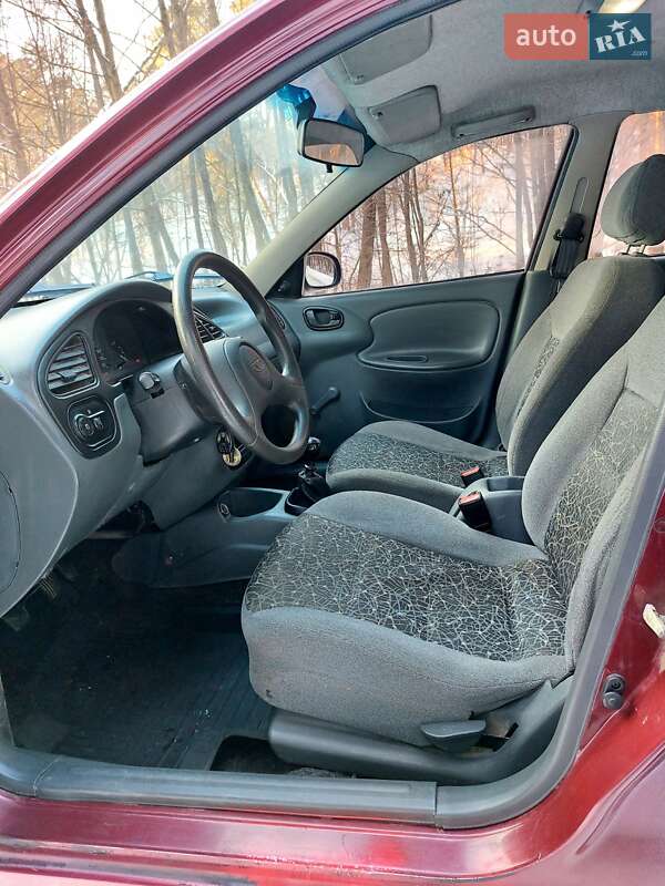 Седан Daewoo Lanos 2009 в Тростянці