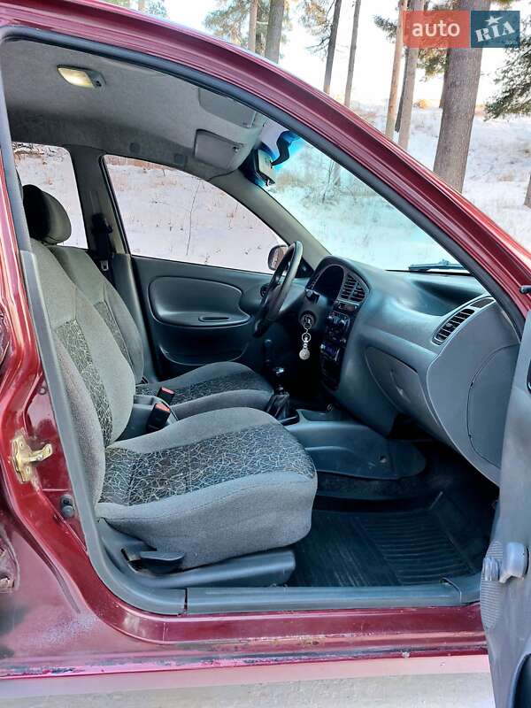 Седан Daewoo Lanos 2009 в Тростянці