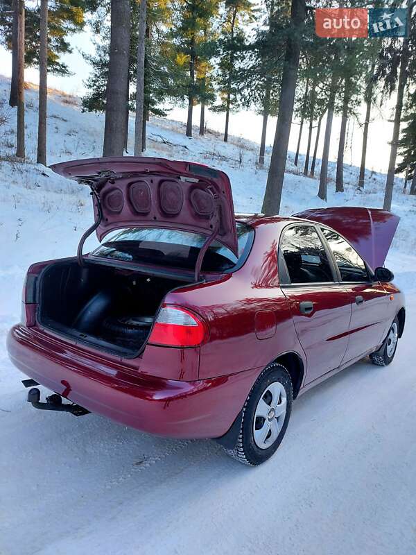 Седан Daewoo Lanos 2009 в Тростянці