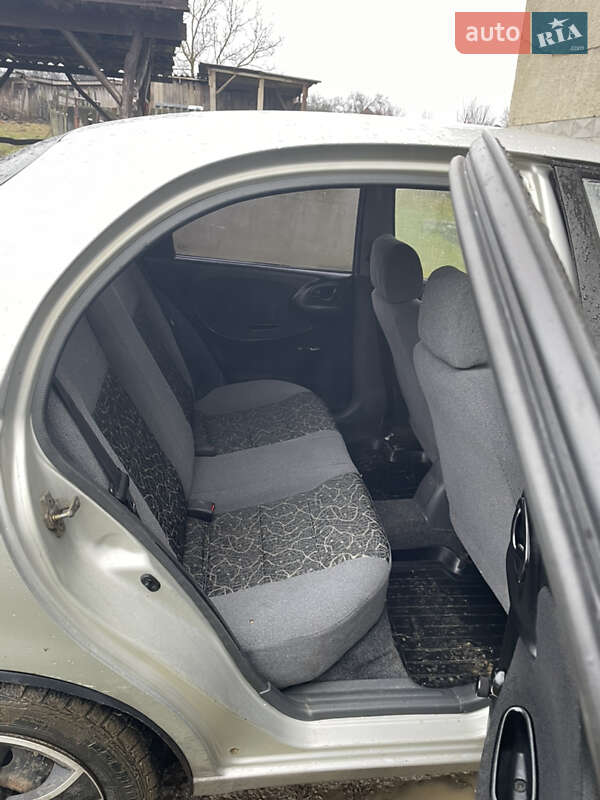 Седан Daewoo Lanos 2004 в Мукачево