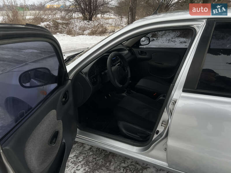 Седан Daewoo Lanos 2003 в Изяславе