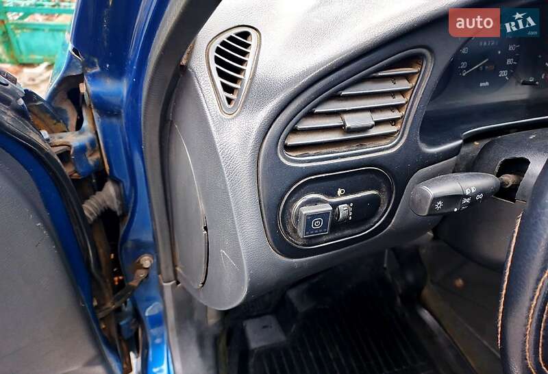 Седан Daewoo Lanos 1998 в Новониколаевке