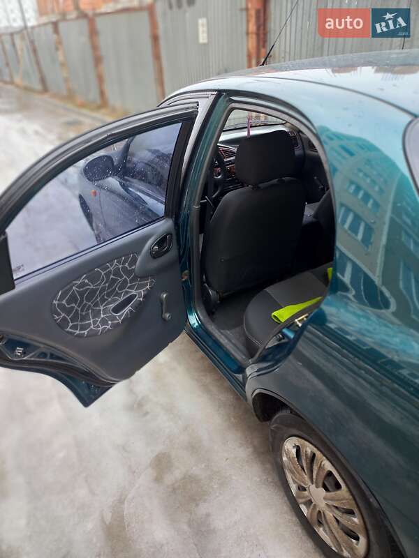 Седан Daewoo Lanos 2003 в Южному