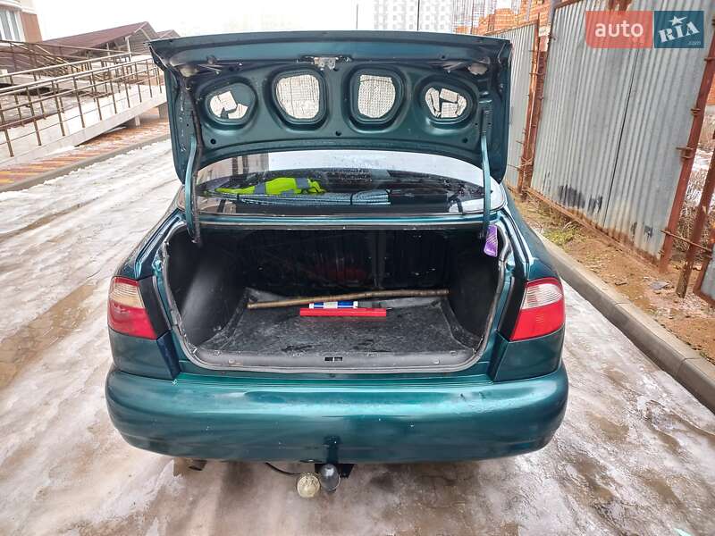 Седан Daewoo Lanos 2003 в Южному