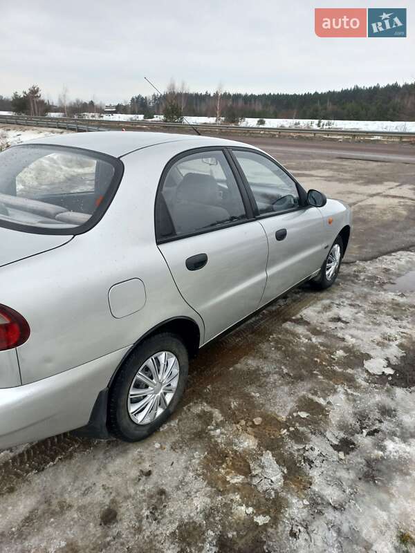 Седан Daewoo Lanos 2003 в Сарнах